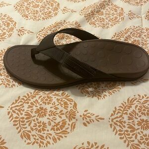 NIB! Vionic Men’s Ryder sandals size US 12 - brown